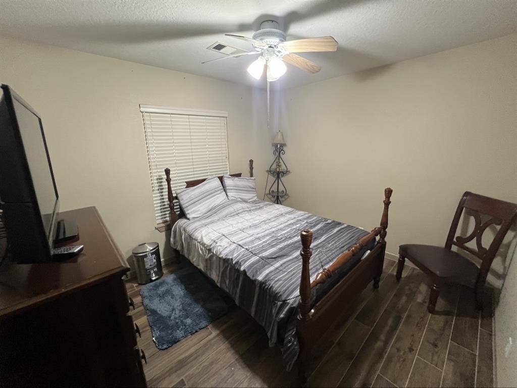 4 bed 2 full bath high speed WiFi