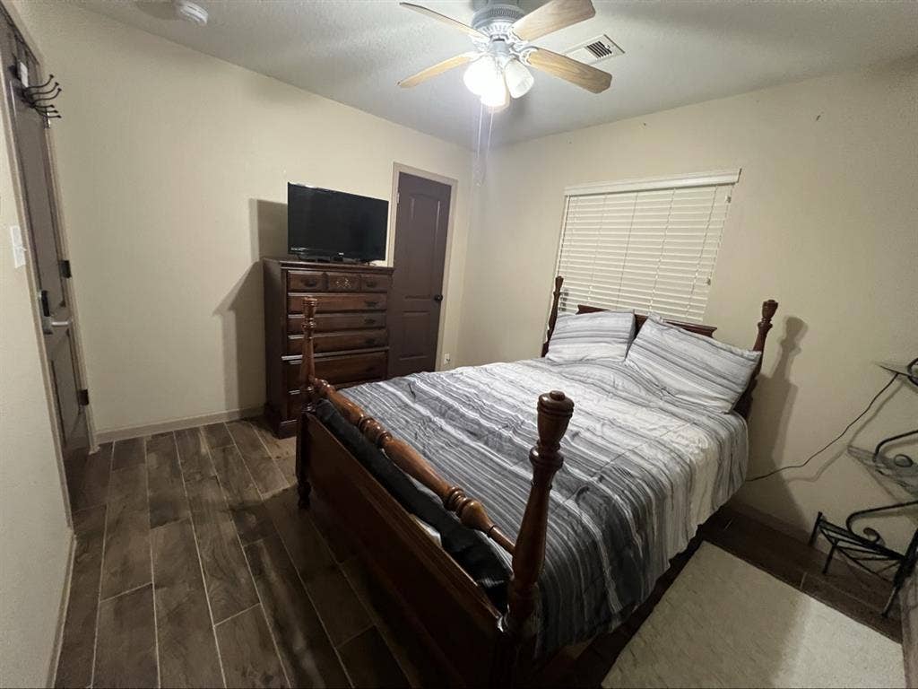 4 bed 2 full bath high speed WiFi