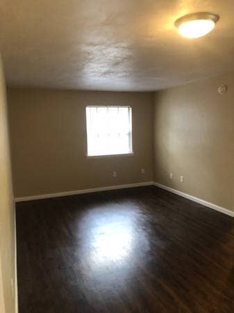 1 Bed 1 bath looking for a teenant