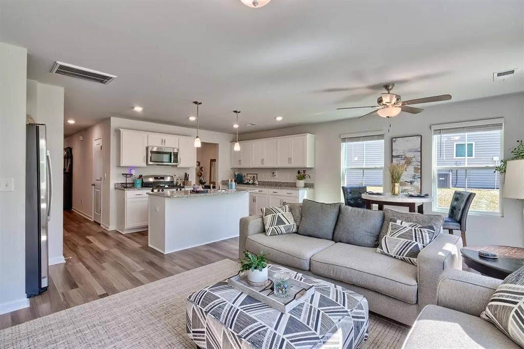Roommate Wanted (20s/30s Male)