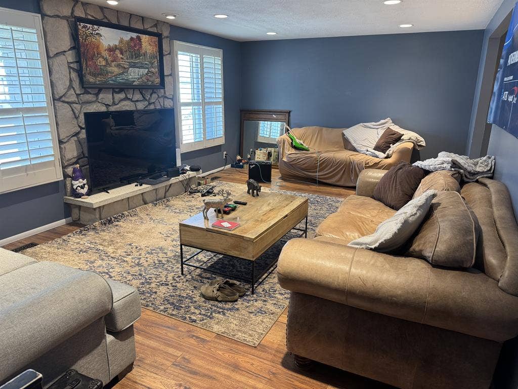 WILL PAY FIRST MONTH RENT!!!