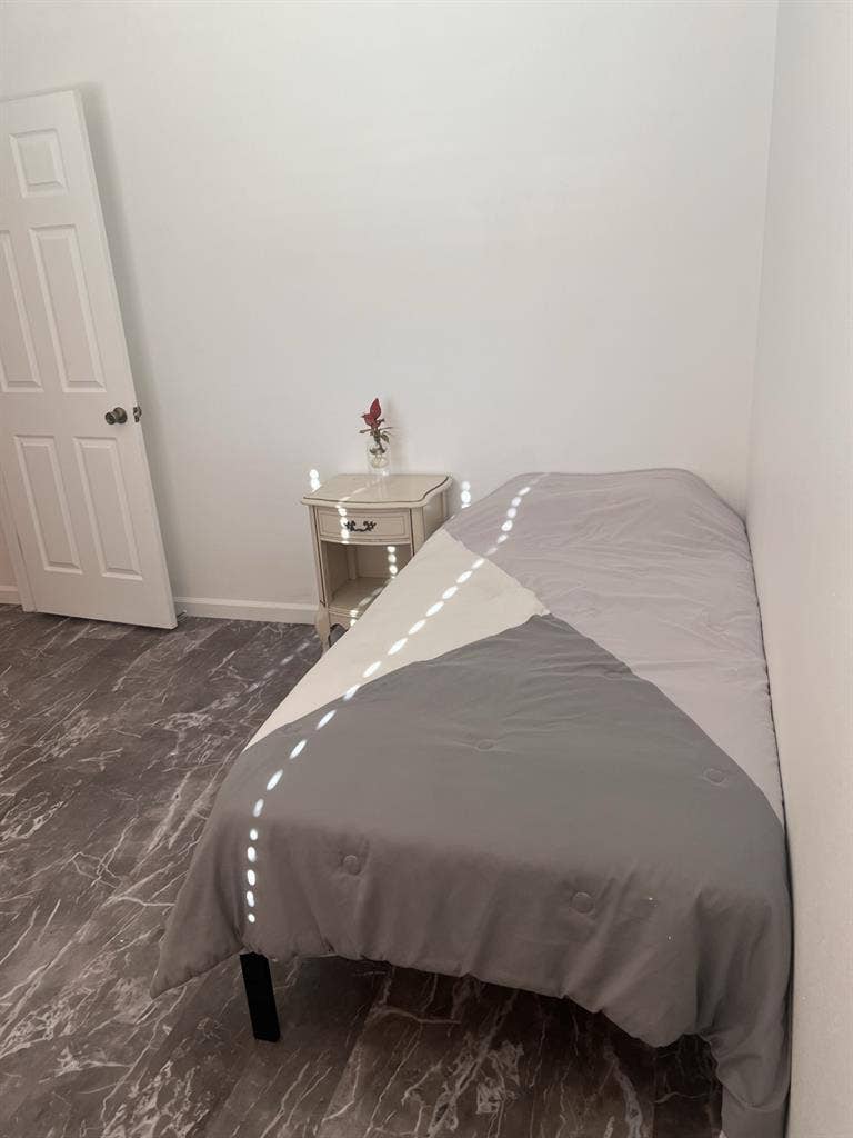 Southeast Merced Room 4 rent Female