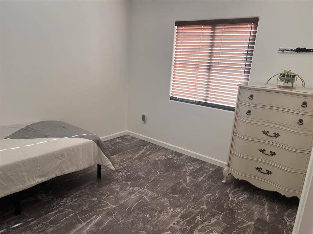 Southeast Merced Room 4 rent Female