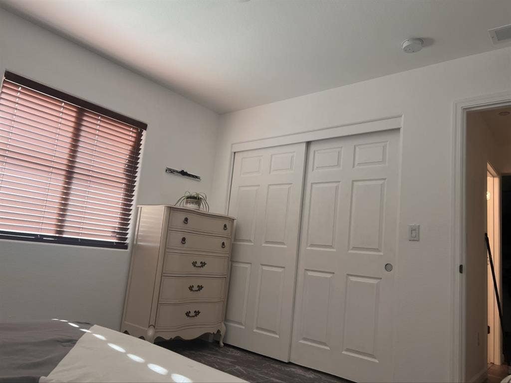 Southeast Merced Room 4 rent Female