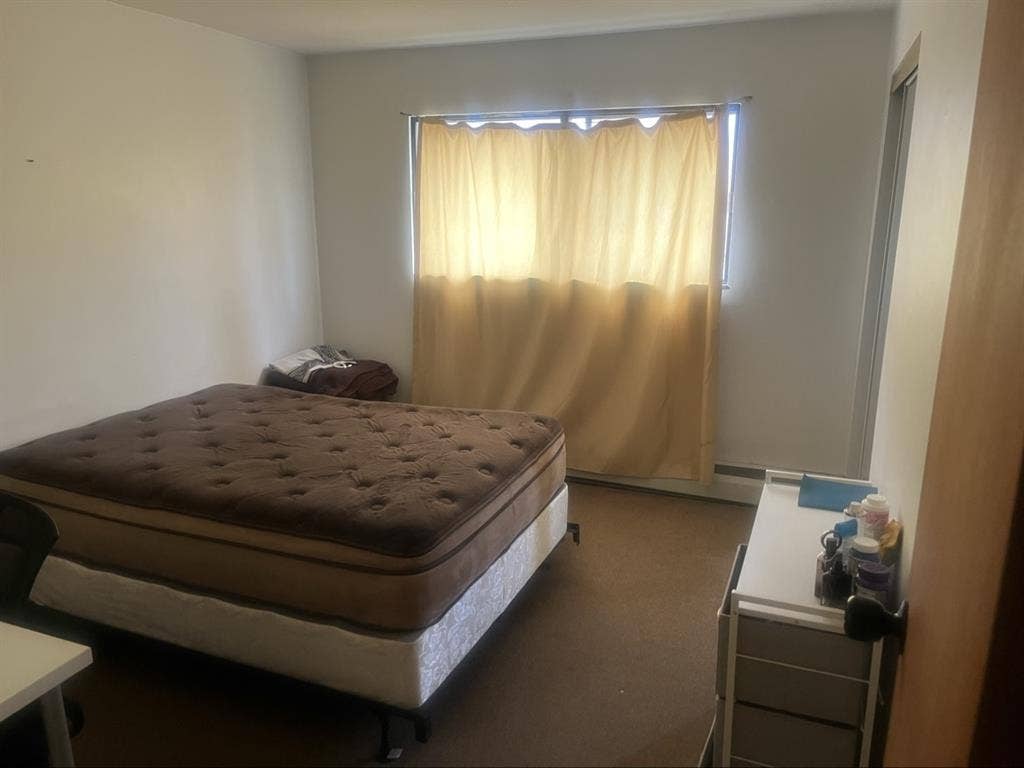 Room for rent in Bridgeview.
