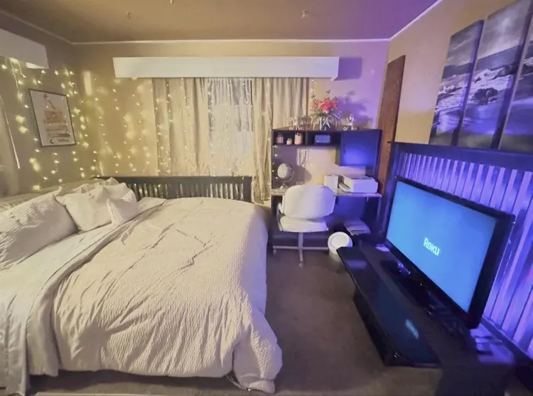 Furnished bedroom near Disney