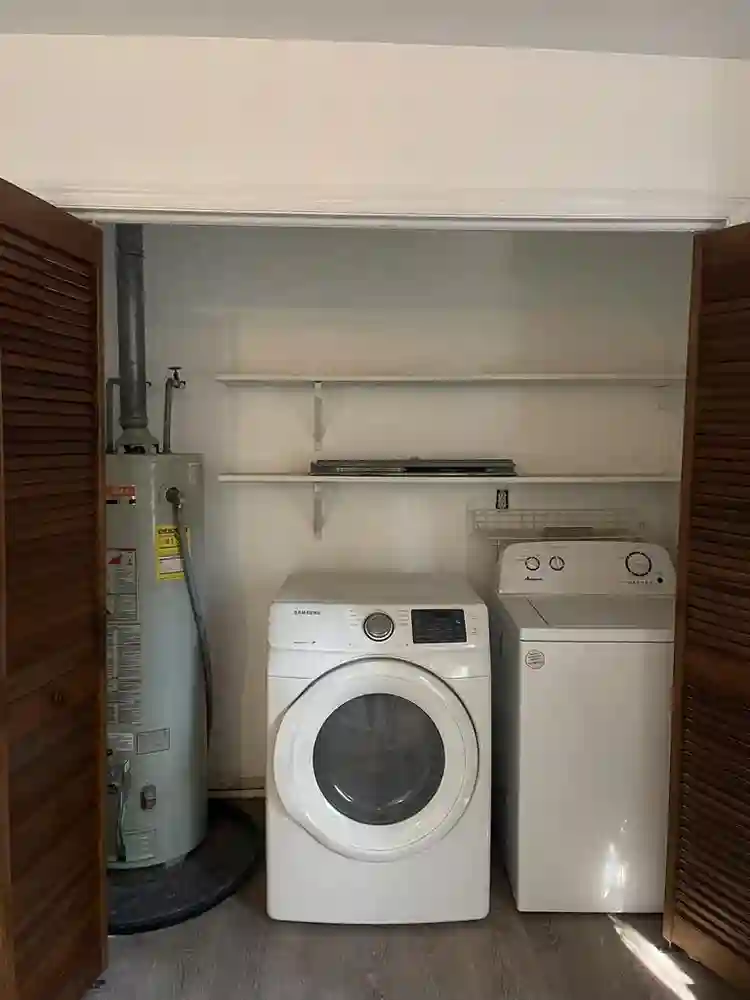 Prvt. Suite - Kitchen Bathroom W/D