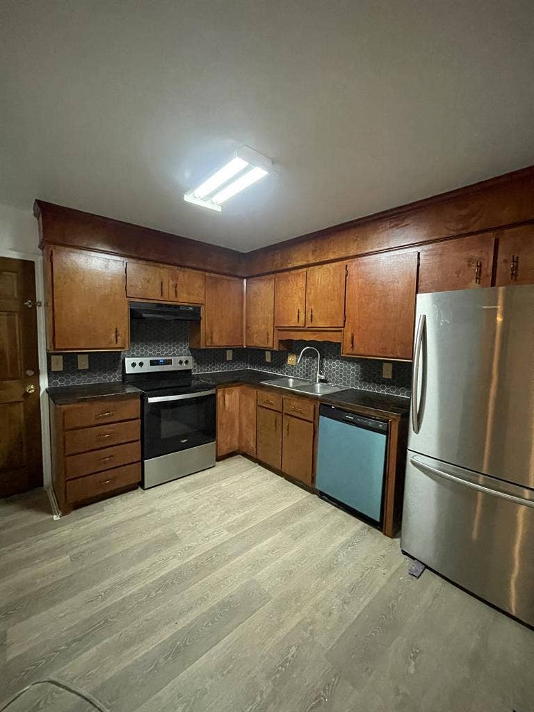 Prvt. Suite - Kitchen Bathroom W/D