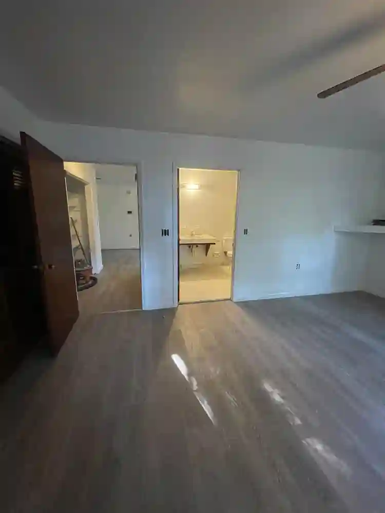 Prvt. Suite - Kitchen Bathroom W/D