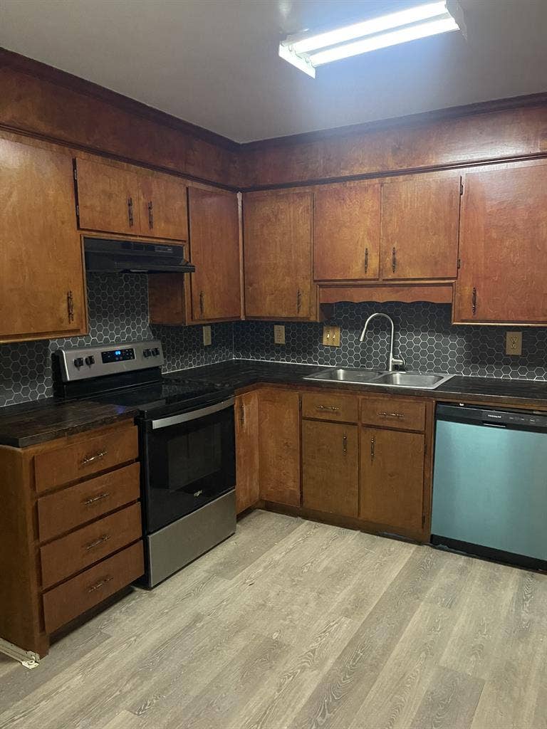 Prvt. Suite - Kitchen Bathroom W/D