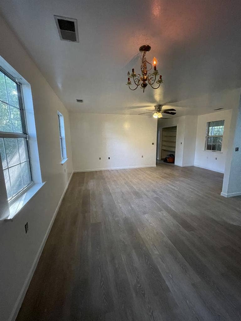 Prvt. Suite - Kitchen Bathroom W/D