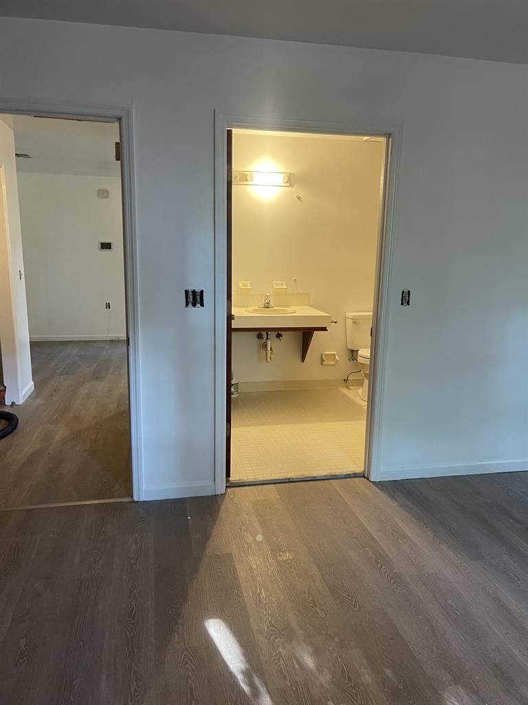 Prvt. Suite - Kitchen Bathroom W/D
