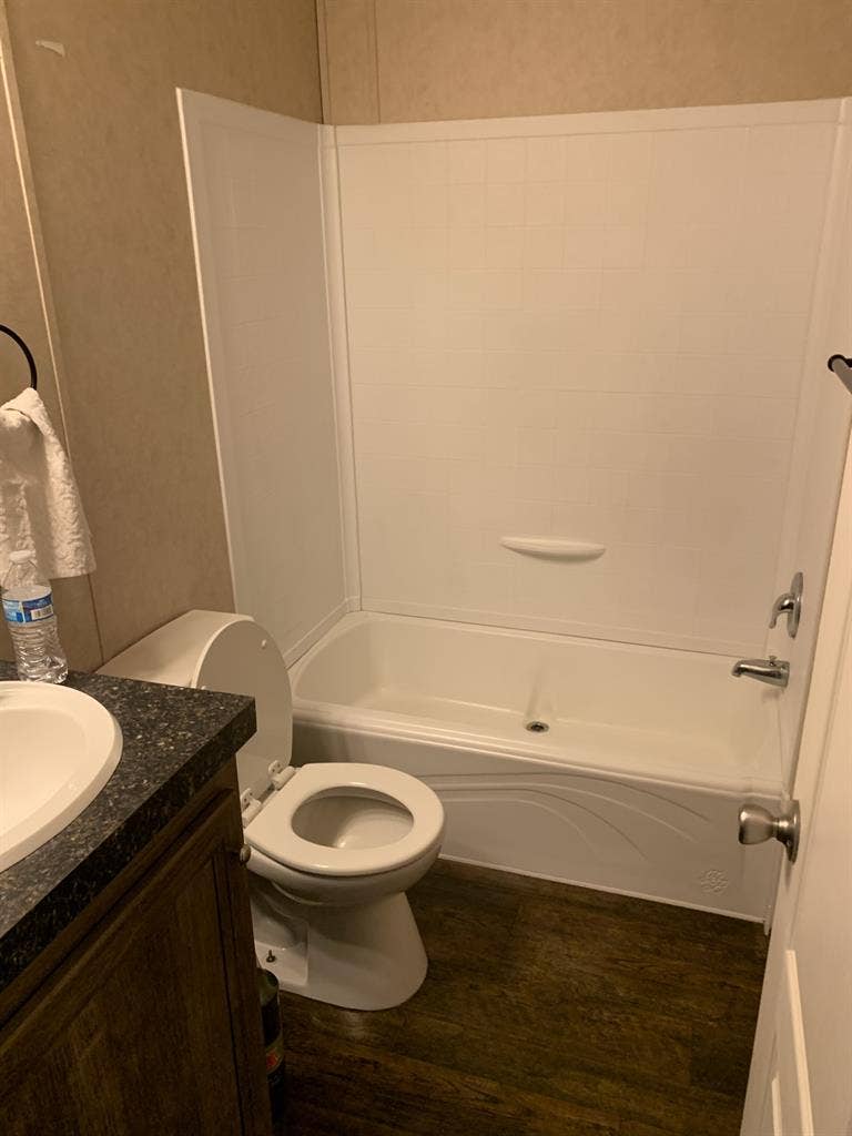ROOMATE NEEDED