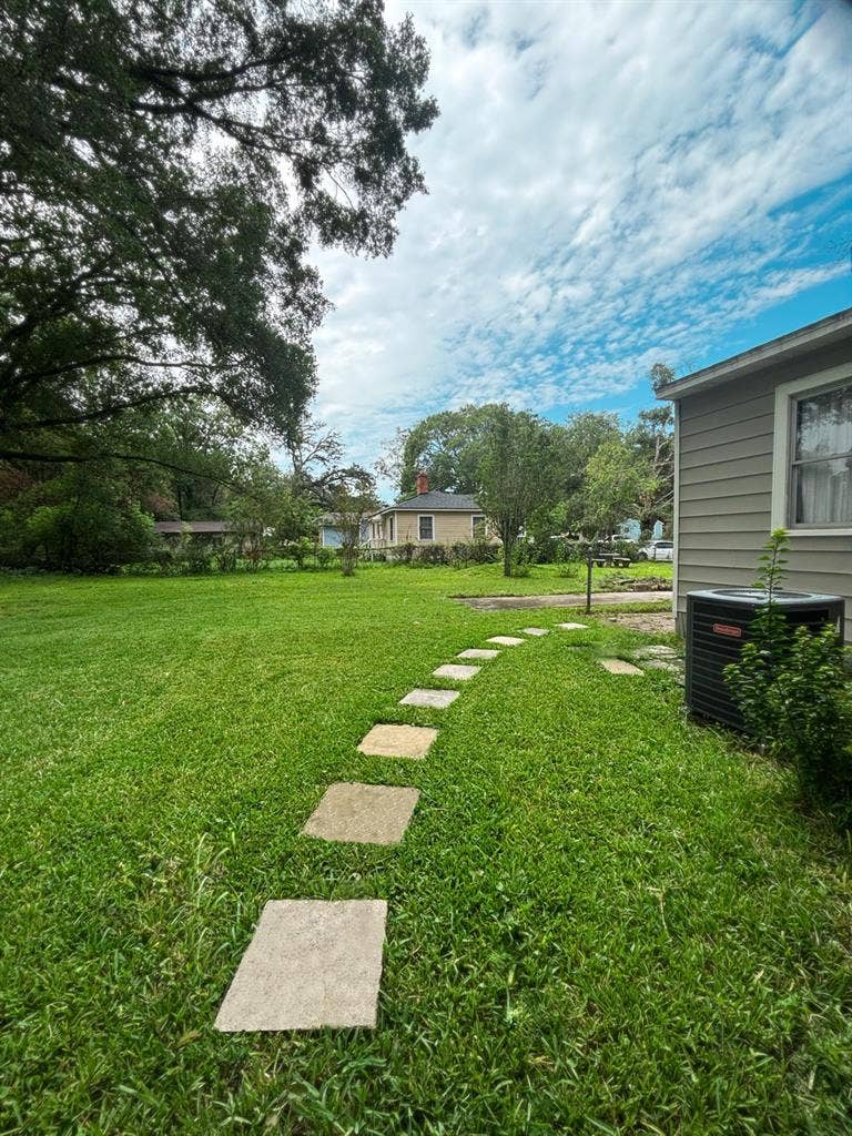 Historic 2 bd | xtra large backyard