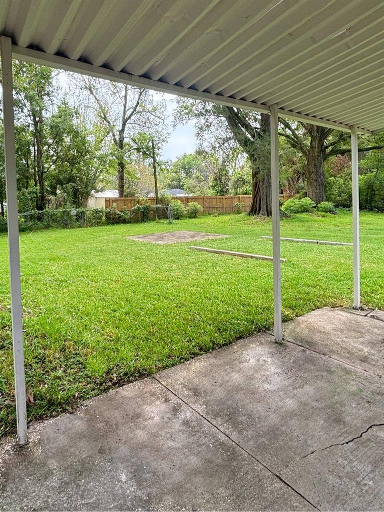 Historic 2 bd | xtra large backyard