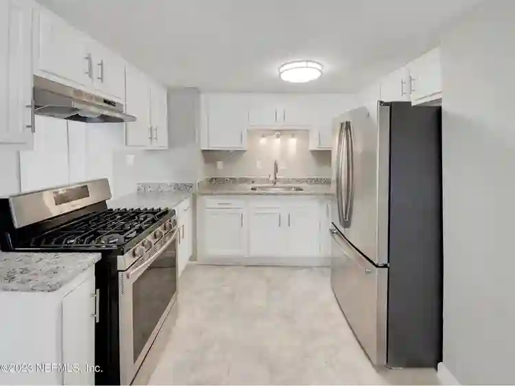 Historic 2 bd | xtra large backyard