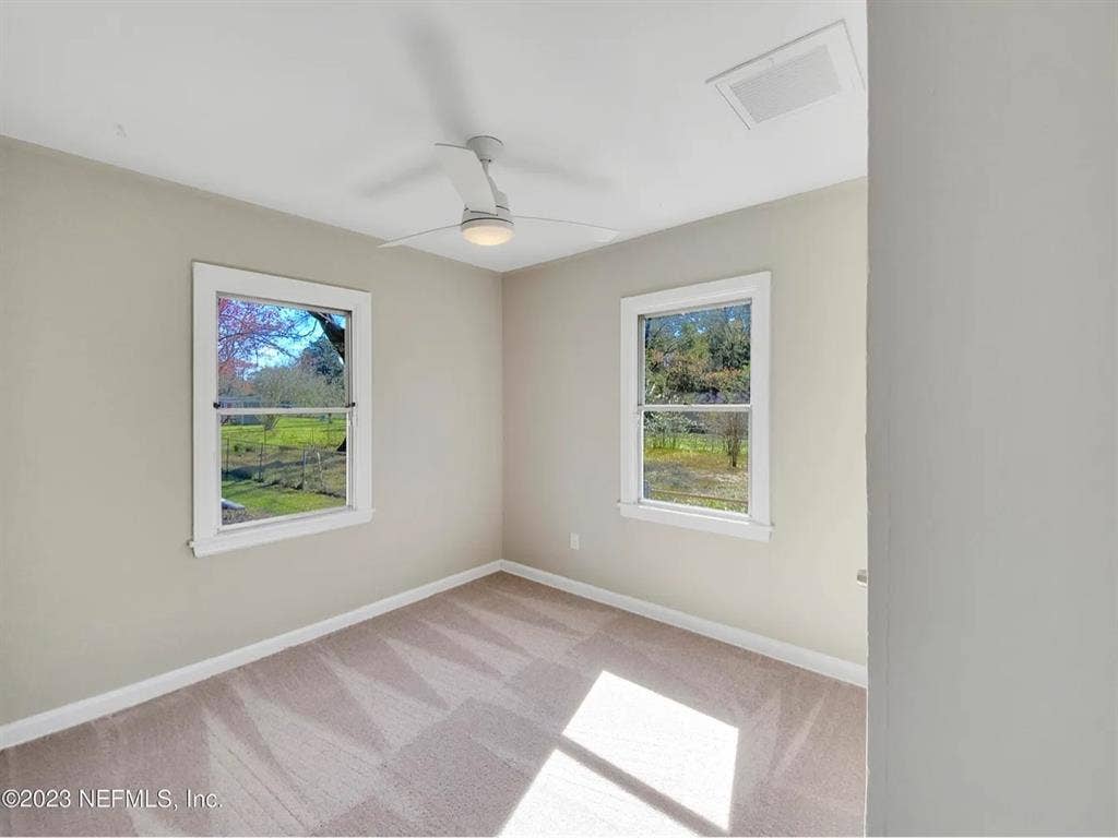 Historic 2 bd | xtra large backyard