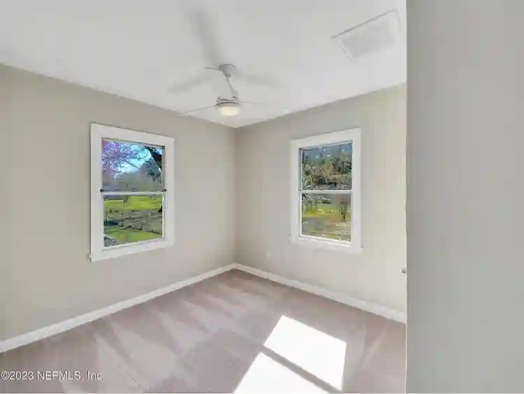 Historic 2 bd | xtra large backyard