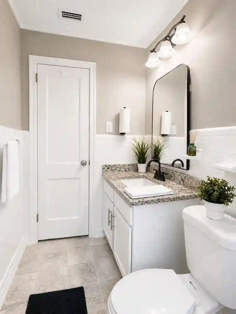 Historic 2 bd | xtra large backyard