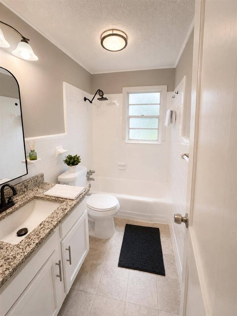 Historic 2 bd | xtra large backyard