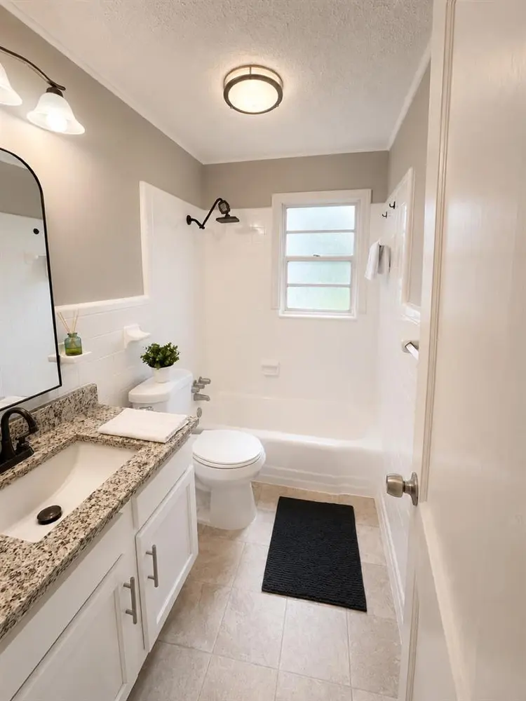 Historic 2 bd | xtra large backyard