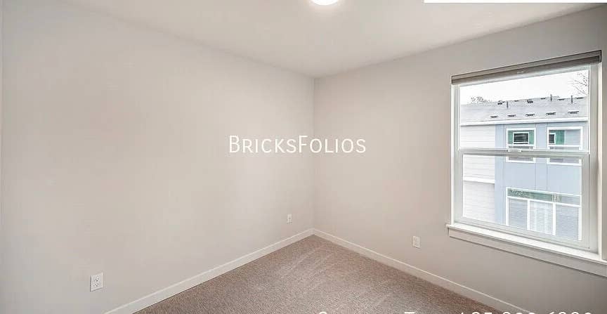 Looking for roomates!!