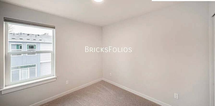 Looking for roomates!!