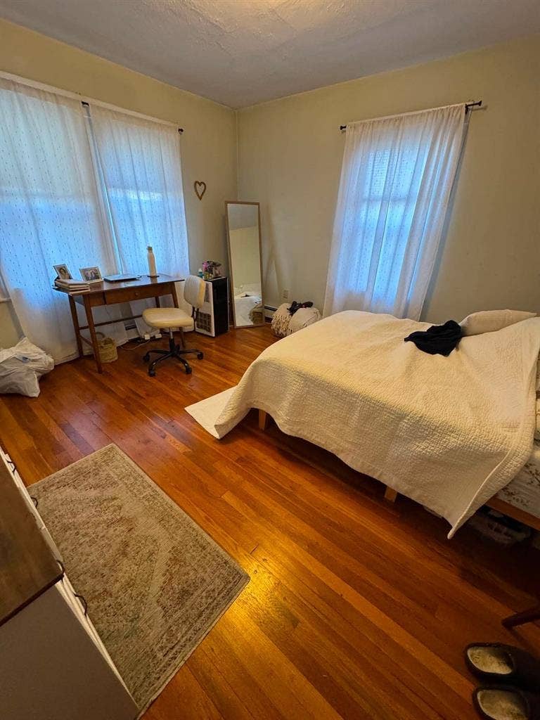 Seeking roommates, 4 bd 2 bath