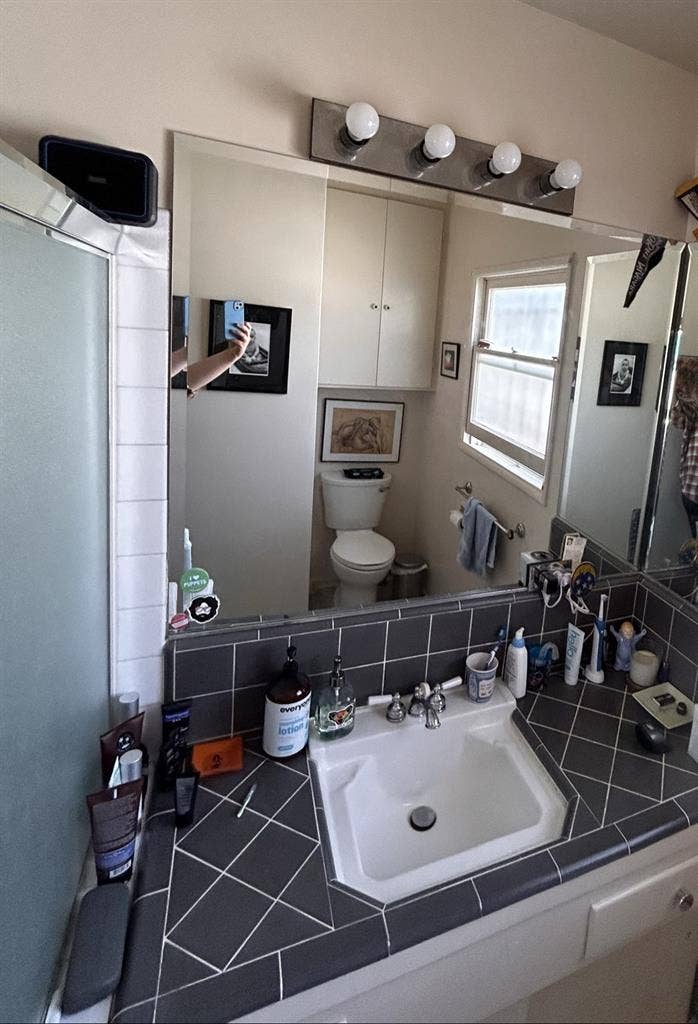 Share a house with Pool $1400