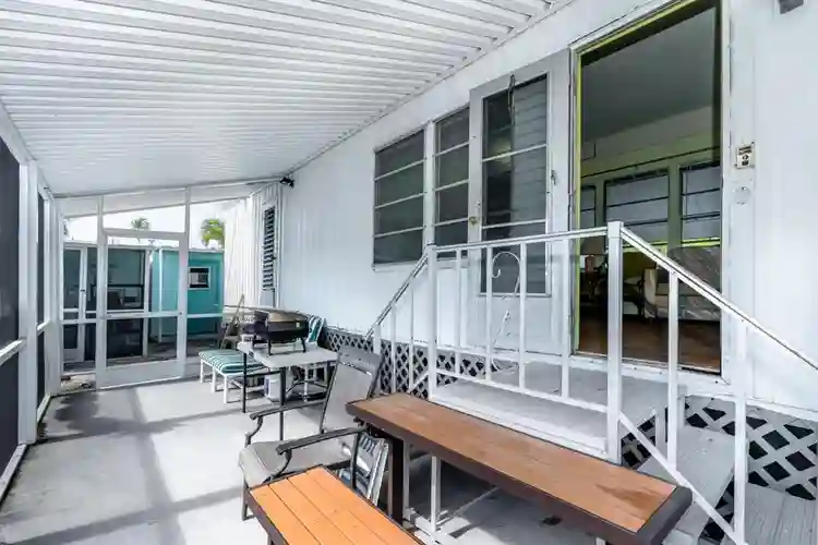Private entrance, Bathroom& Kitchen