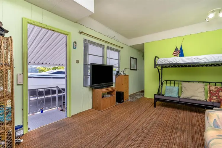 Private entrance, Bathroom& Kitchen