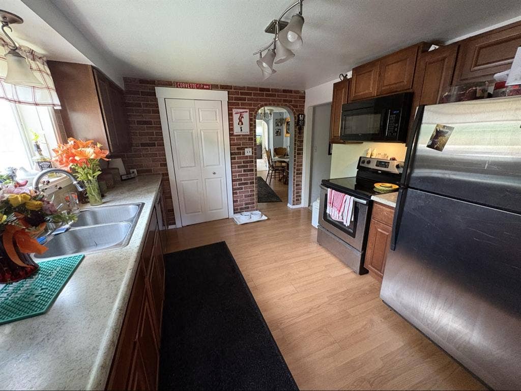 Looking for female roommate