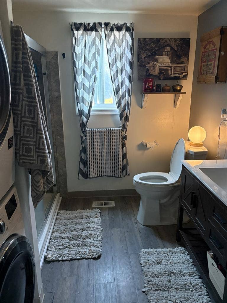 Looking for female roommate