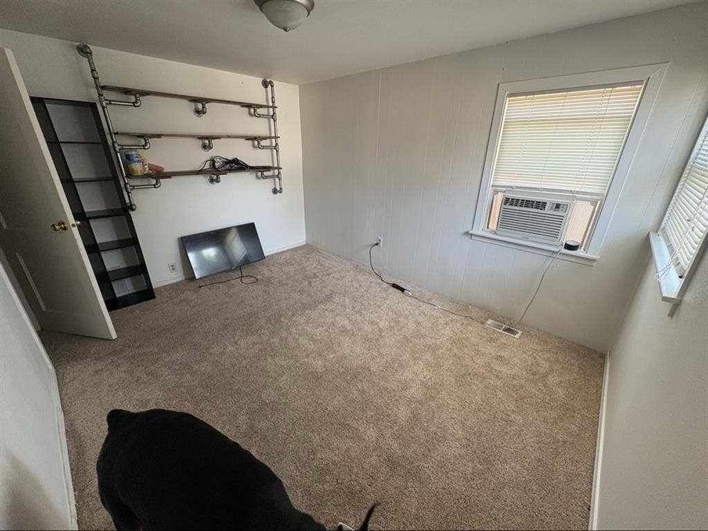 Looking for female roommate