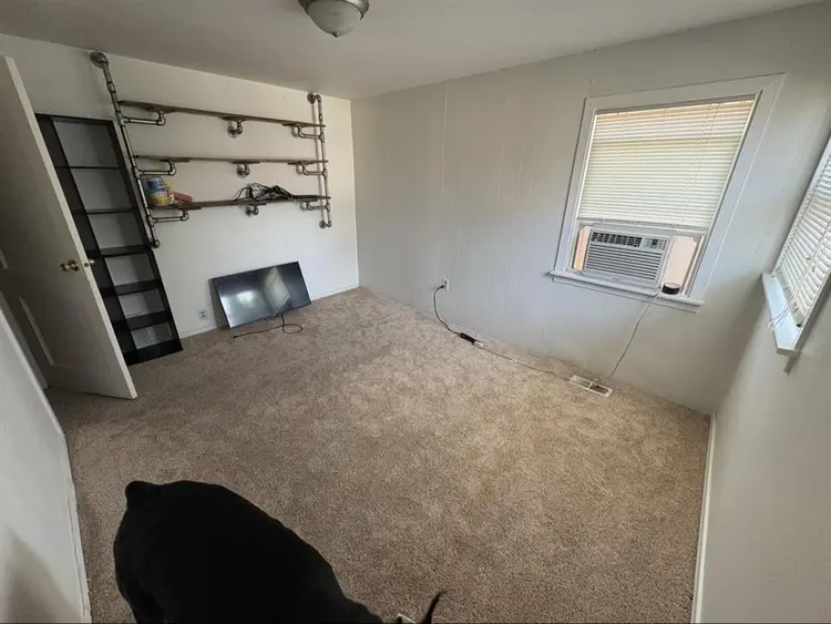 Looking for female roommate