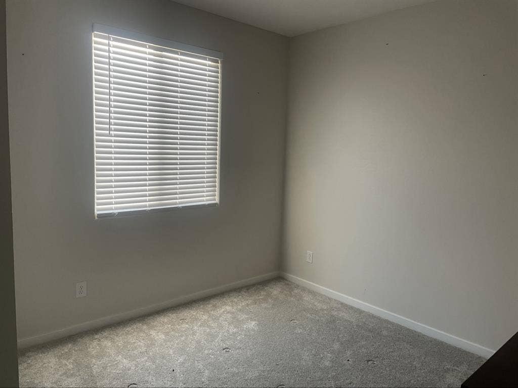 1 bedroom with private bathroom