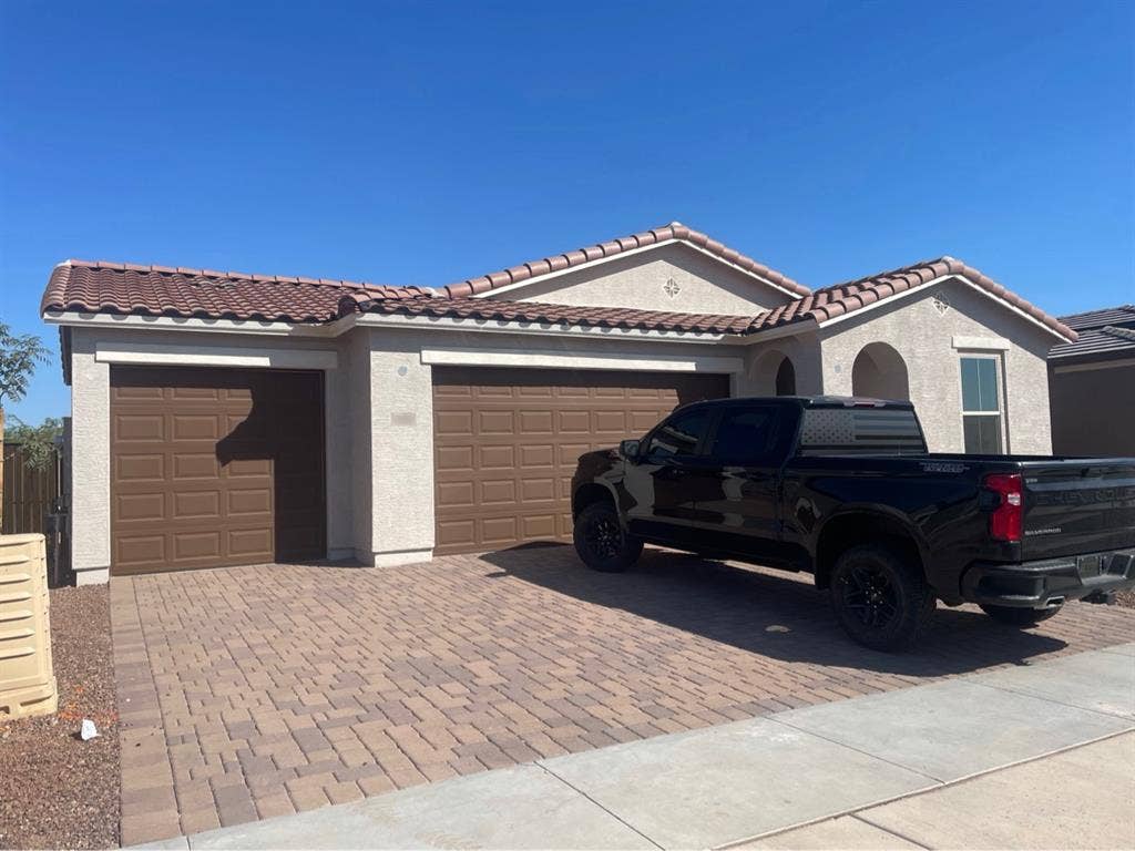 1 bedroom with private bathroom