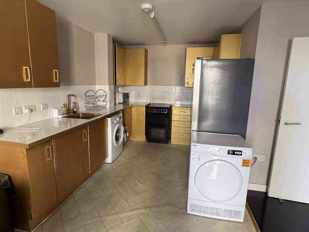 Flat near station