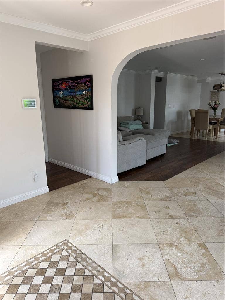 Spacious master bedroom for rentt