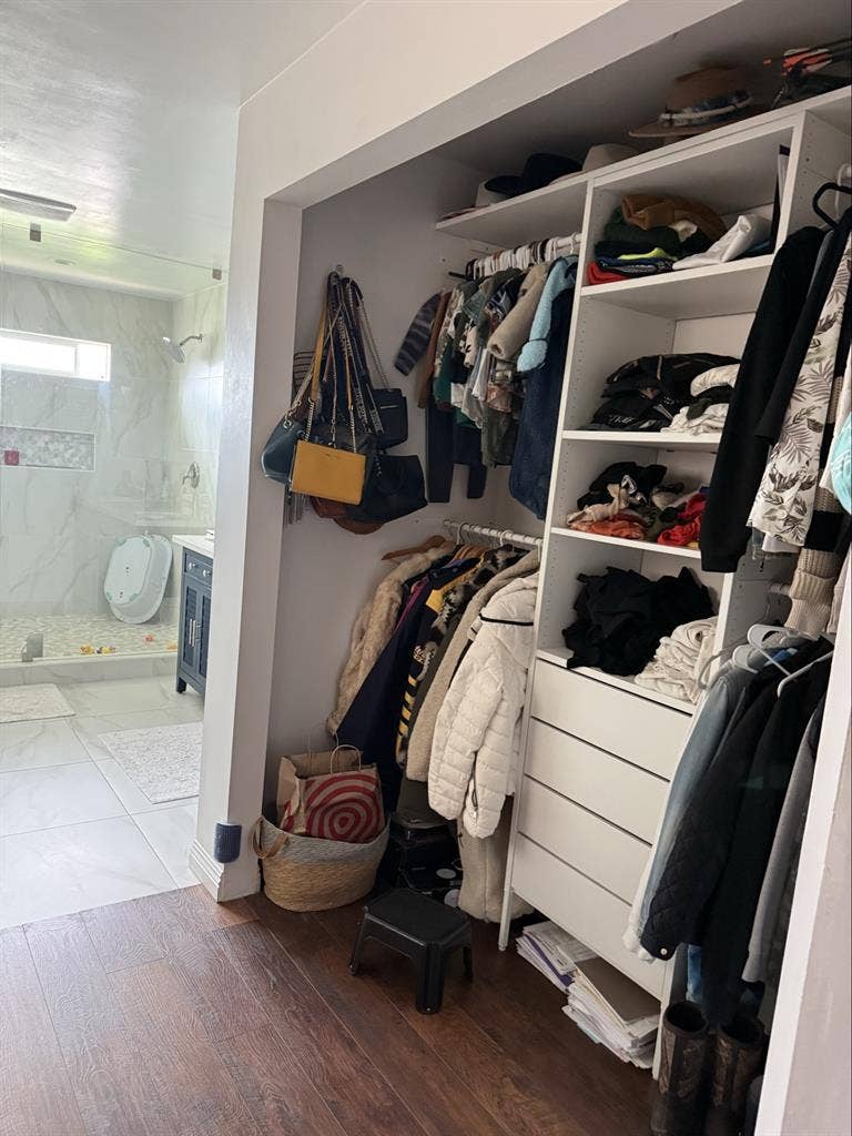 Spacious master bedroom for rentt