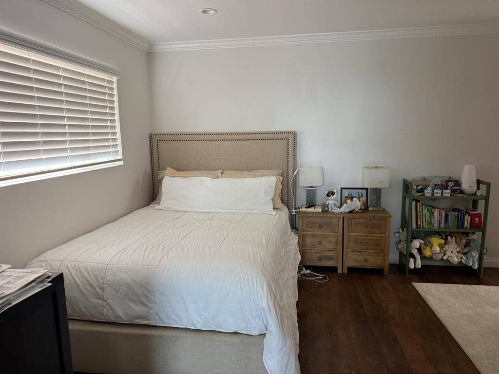Spacious master bedroom for rentt