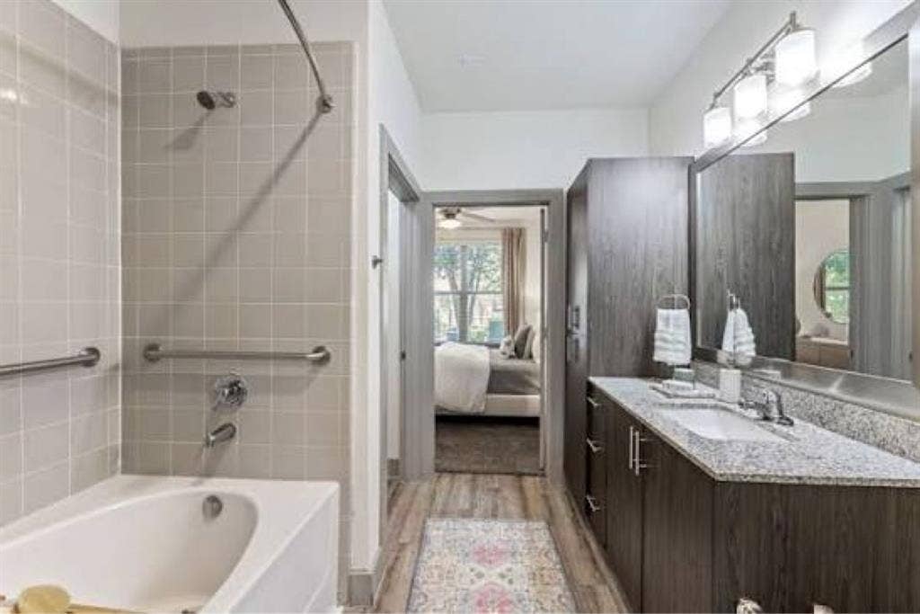 $1000 3-6 month short term Roomate