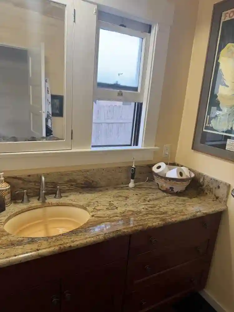 Cute Furnished Westside bedroom