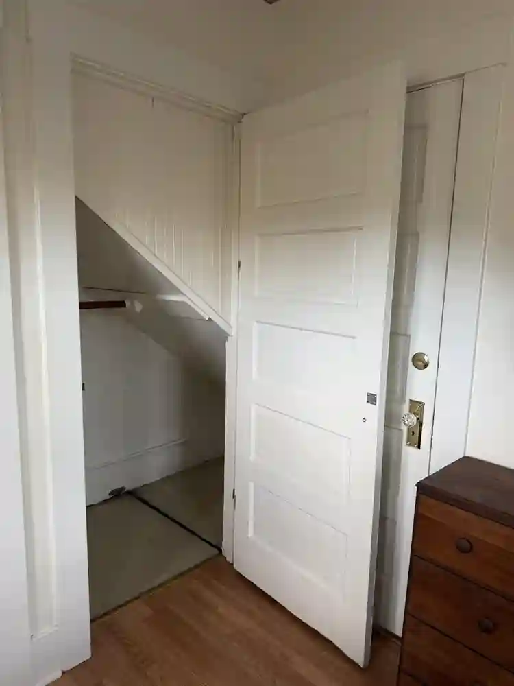 Cute Furnished Westside bedroom