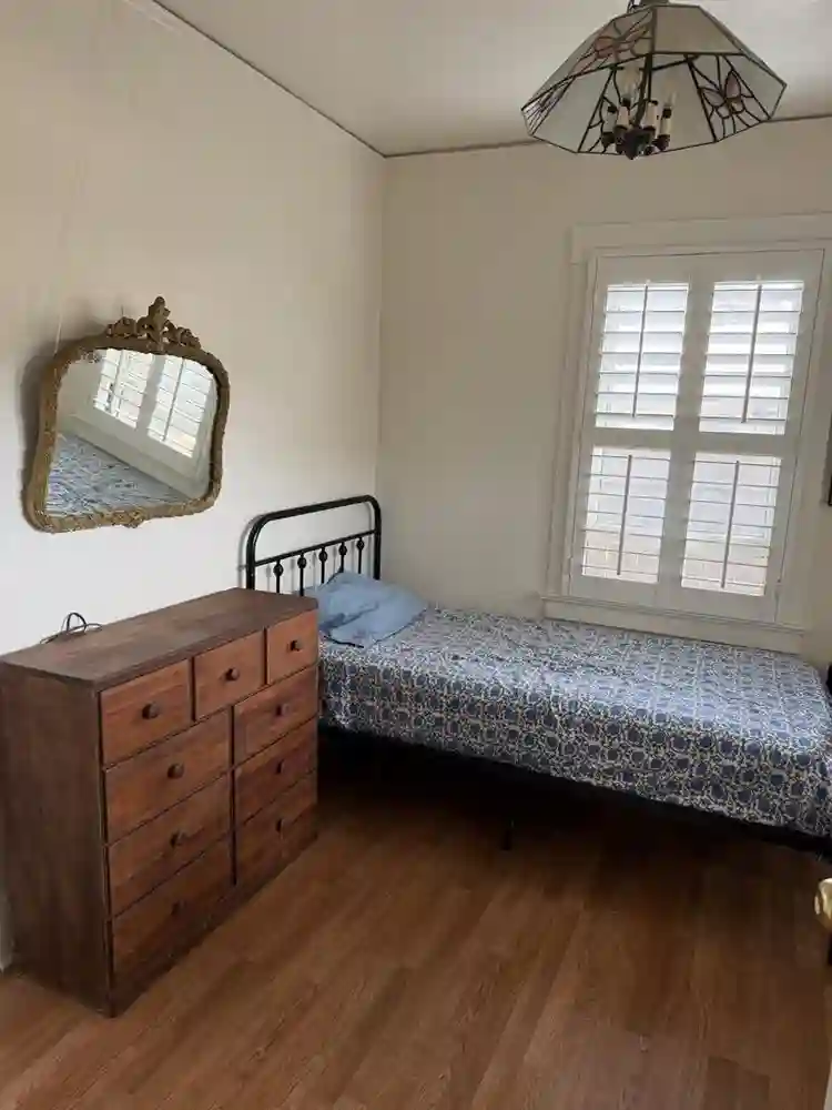 Cute Furnished Westside bedroom