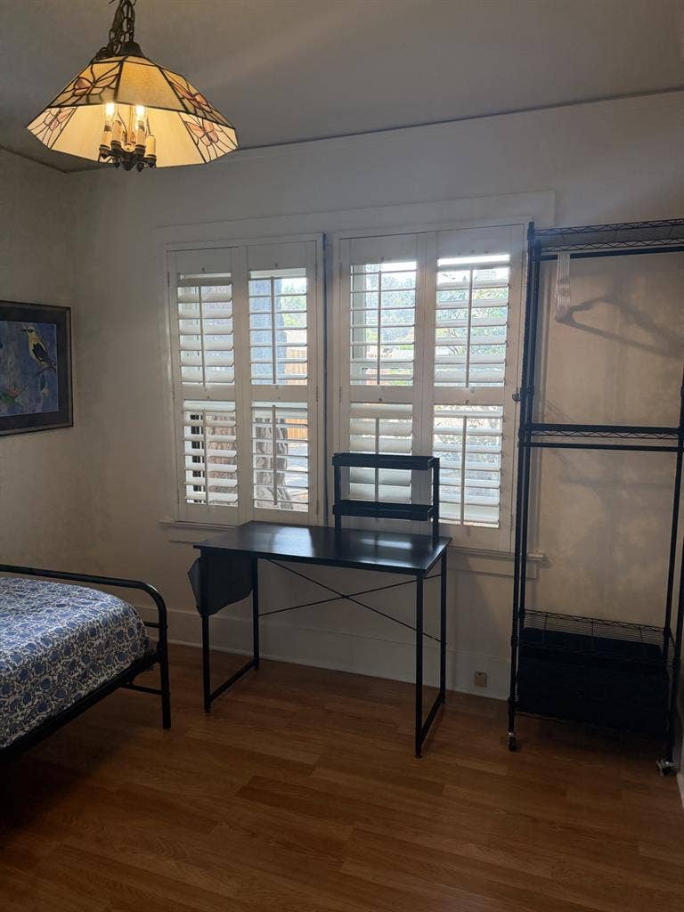 Cute Furnished Westside bedroom