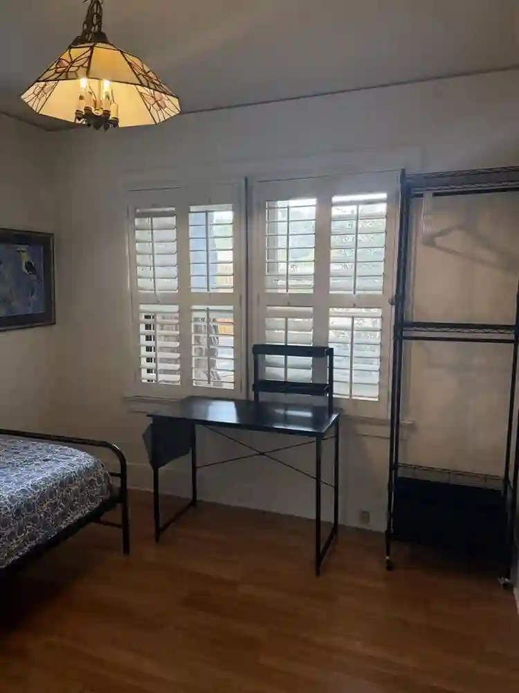 Cute Furnished Westside bedroom