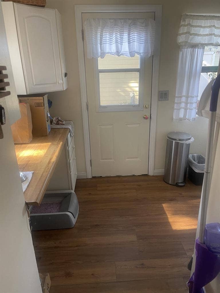 Cute Furnished Westside bedroom