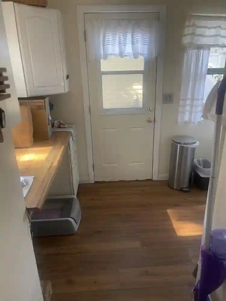 Cute Furnished Westside bedroom