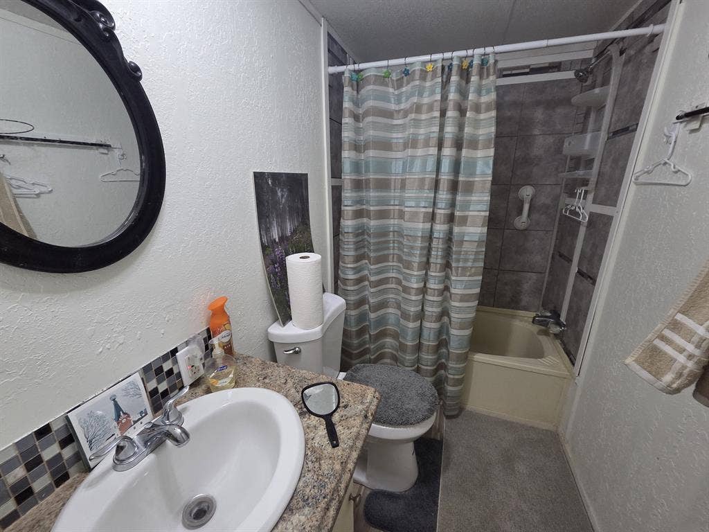 Room with private bath for rent